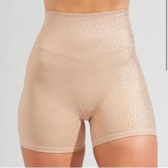 BuffBunny Rosa Short - Picture 2 of 6